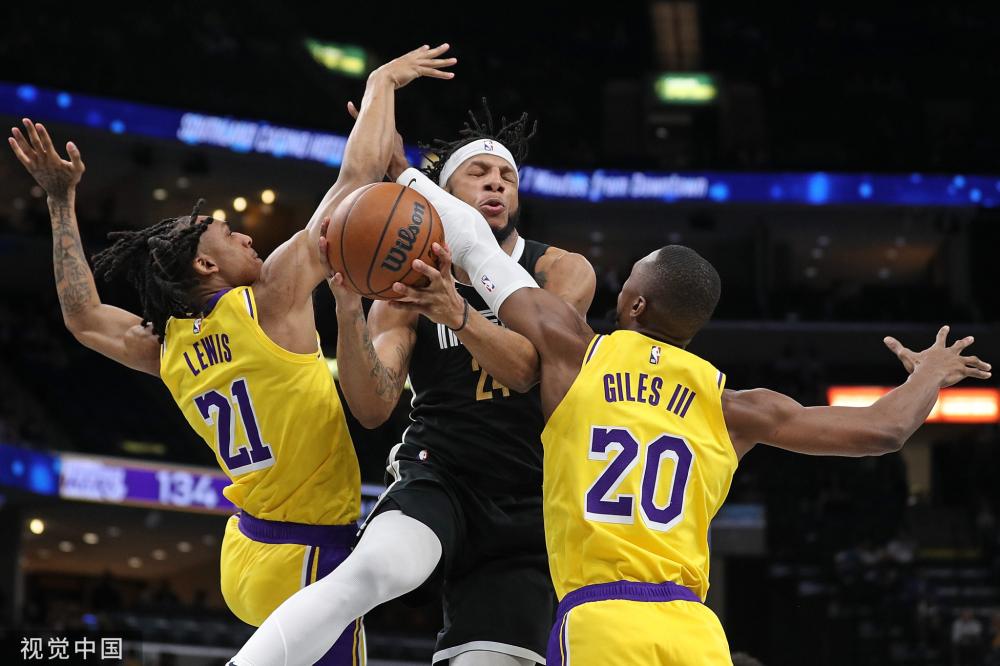 现低级失误 现低级失误