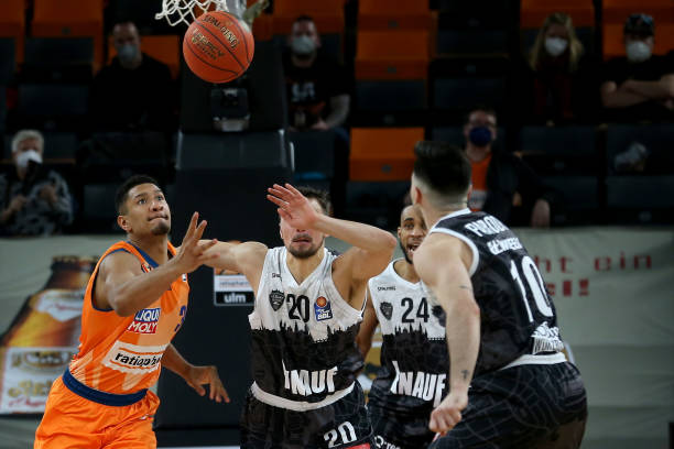 缺口经由他 缺口经由他